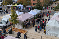 Marktstände aus der Vogelperspektive
