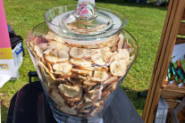 Glas mit Brotchips 